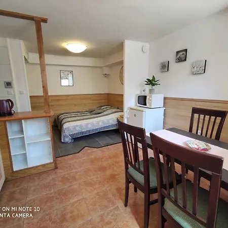 Lägenhet Fuered Apartmanhaz *