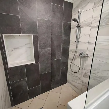 Fuered Apartmanhaz באלאטונפורד