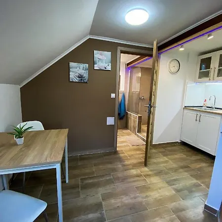 Fuered Apartmanhaz *