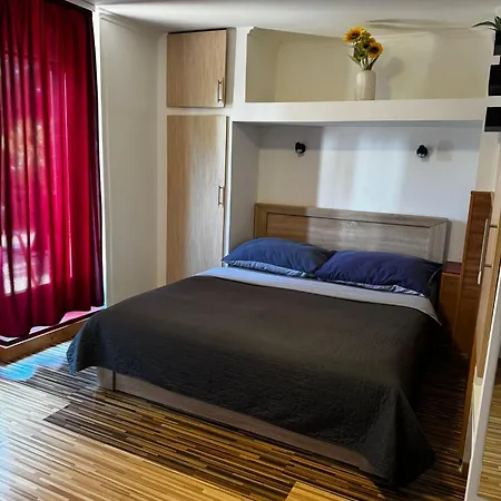 Fuered Apartmanhaz Apartment *