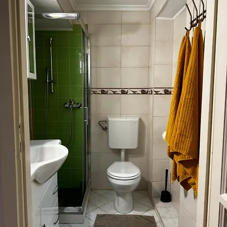 Fuered Apartmanhaz *