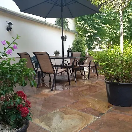 Fuered Apartmanhaz דירה