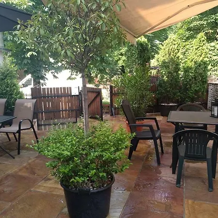 Fuered Apartmanhaz באלאטונפורד