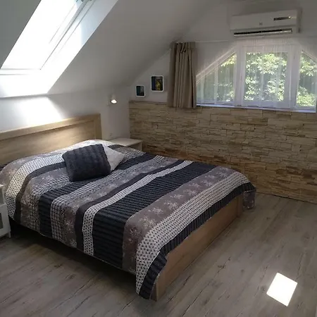 Fuered Apartmanhaz Lejlighed