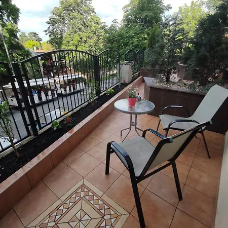 Fuered Apartmanhaz Apartment *