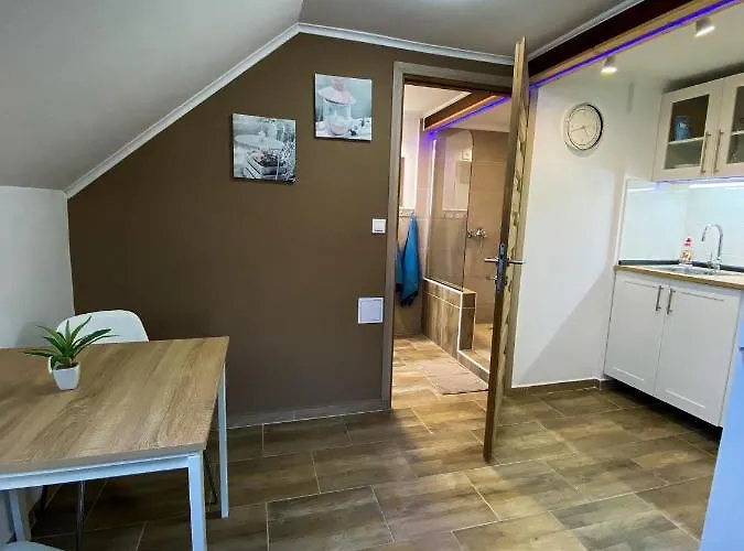 Fuered Apartmanhaz *