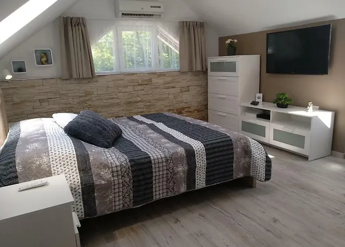 Fuered Apartmanhaz *
